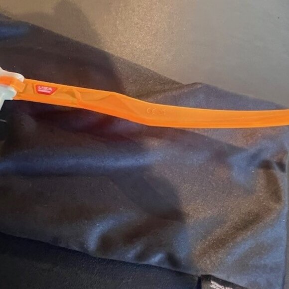 NWOT Oakley Sutro Latitude Collection - Picture 7 of 7